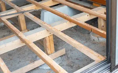 基礎部分の木材